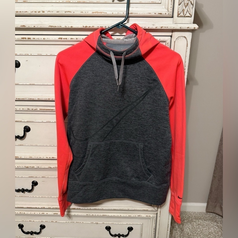 Nike Women's Medium Therma-Fit Gray Pink Pullover Hoodie Logo Raglan Sleeve
